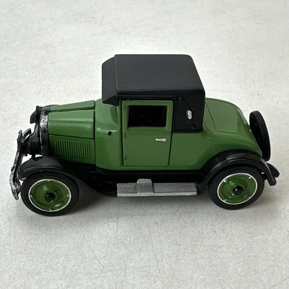 1926 Chevy Superior V 2 Passenger Coupe Model Car 1:32 Green